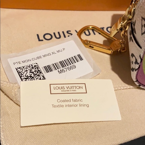 💕  Louis Vuitton Giant Monogram Cube Coin Purse💕 - Picture 7 of 12